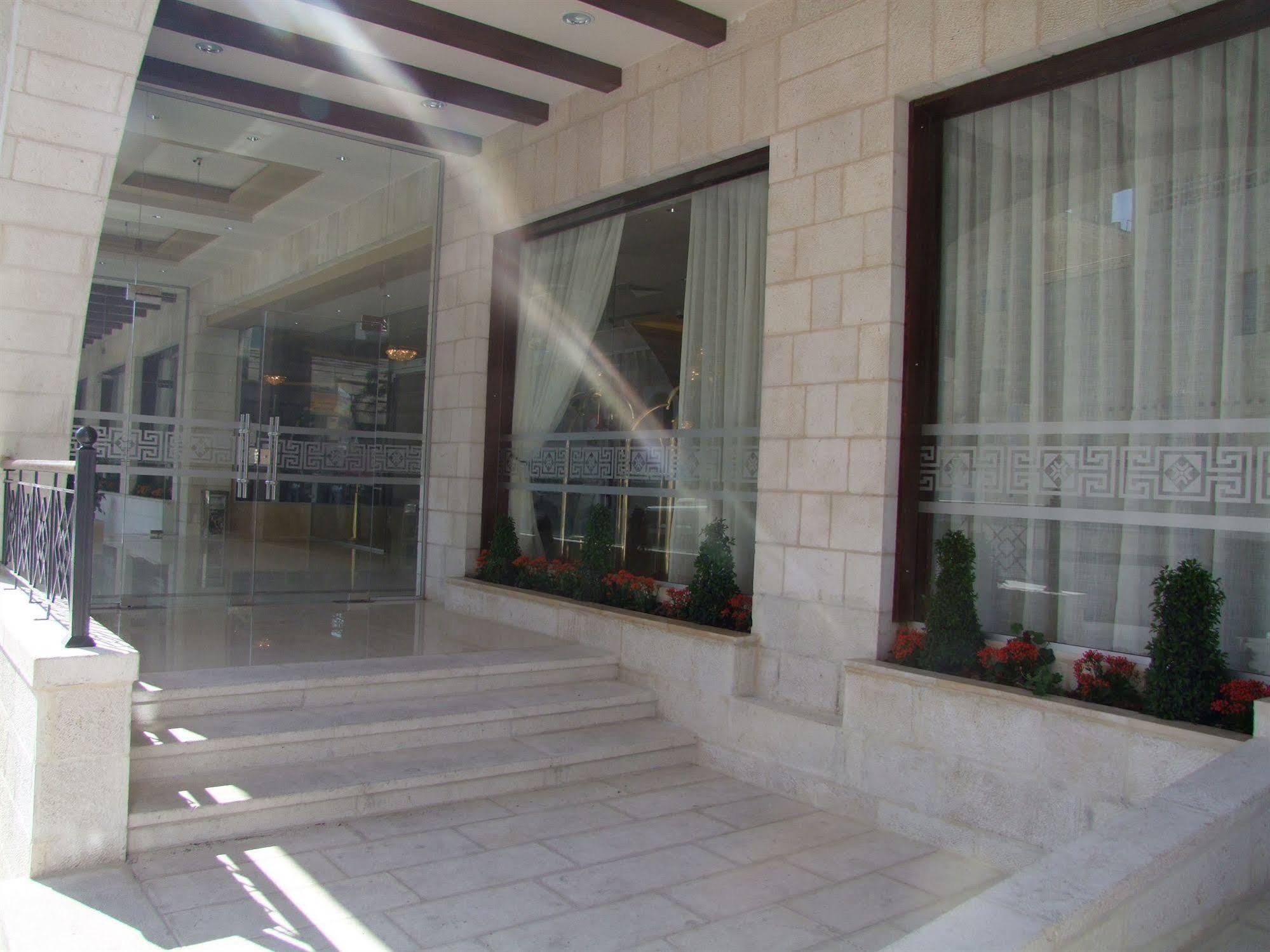 Manger Square Hotel Вифлеем Экстерьер фото